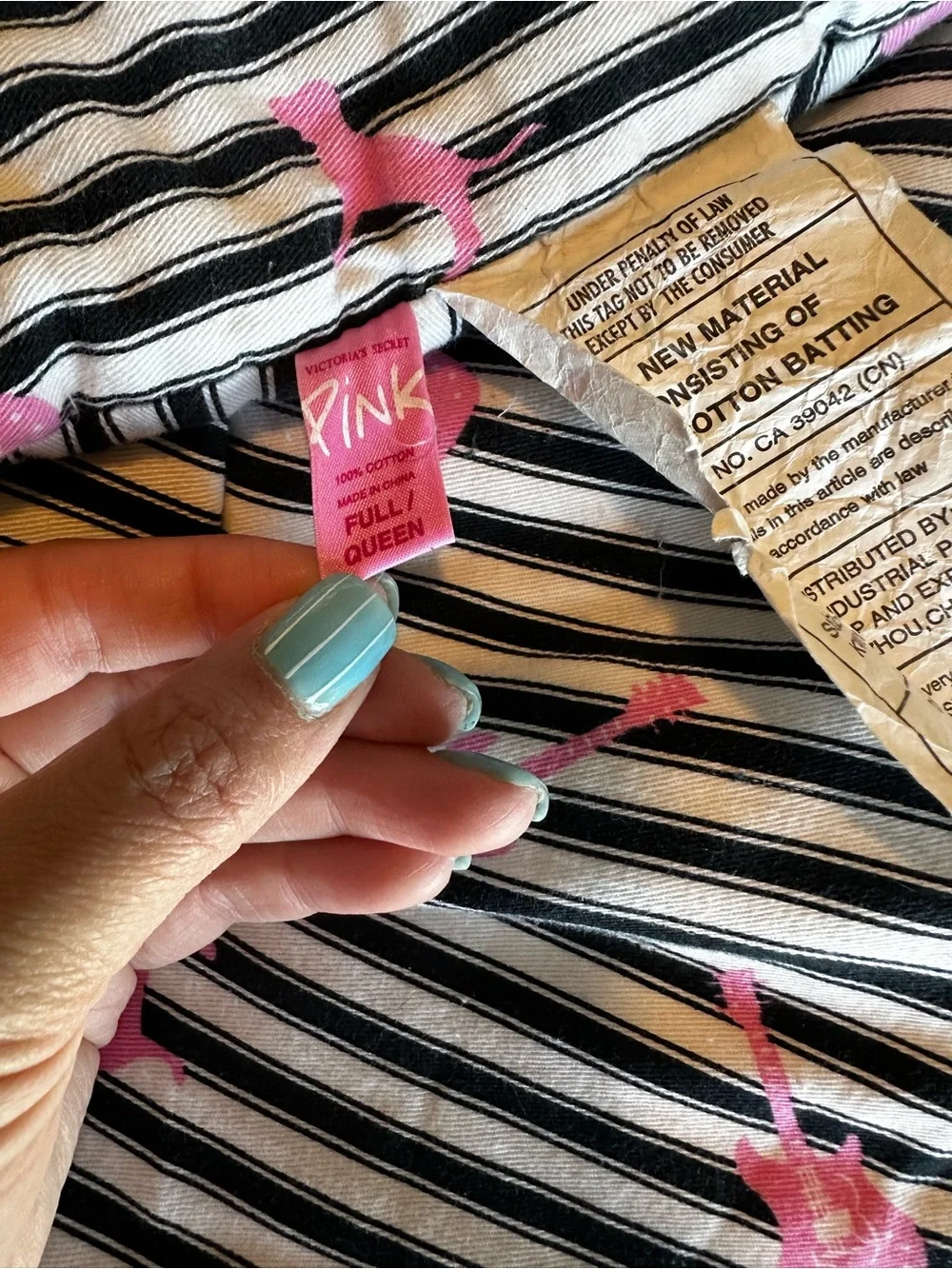 PINK Victoria's Secret Black & White Striped Comforter - Dogs & Guitars